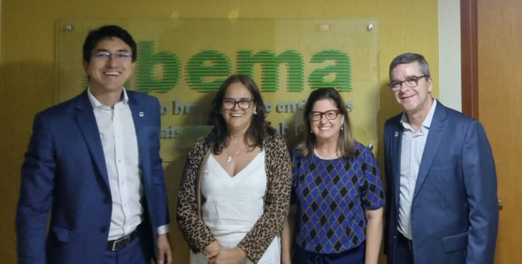 Thomaz Toledo a secretaria executiva da ABEMA Magna Helena de Almeida Fatima Carrara e Jorge Gouveia 1024x518
